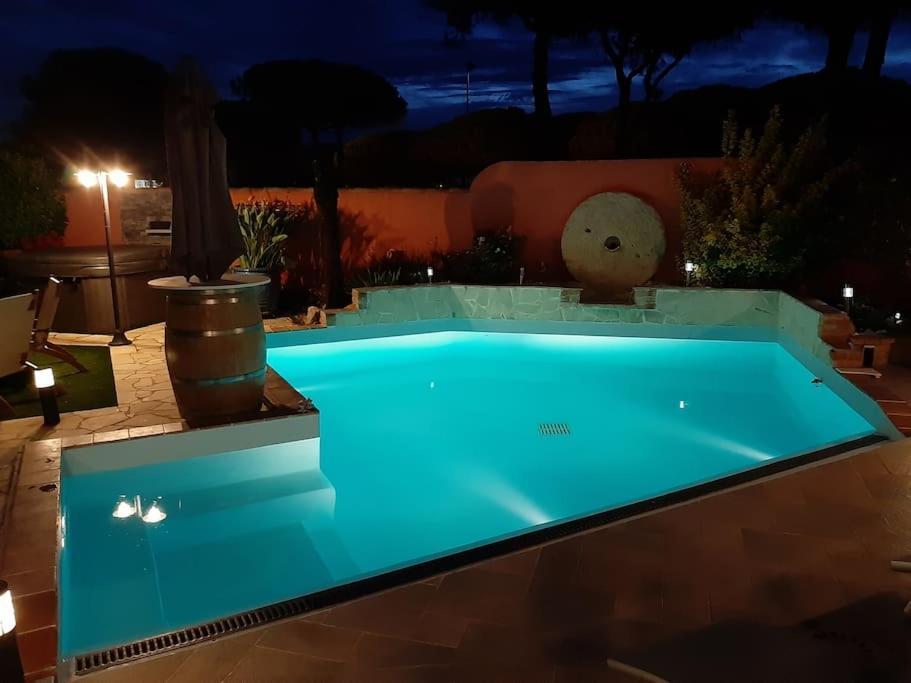 Hebergement Insolite Studio Grau Du Roi Mas Des Marines Piscine Le Grau-du-Roi Eksteriør bilde